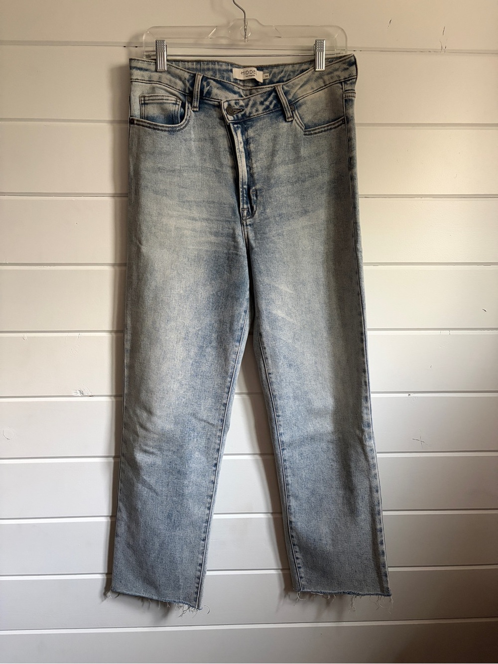 Hidden cross button high rise Straight-Leg Jeans